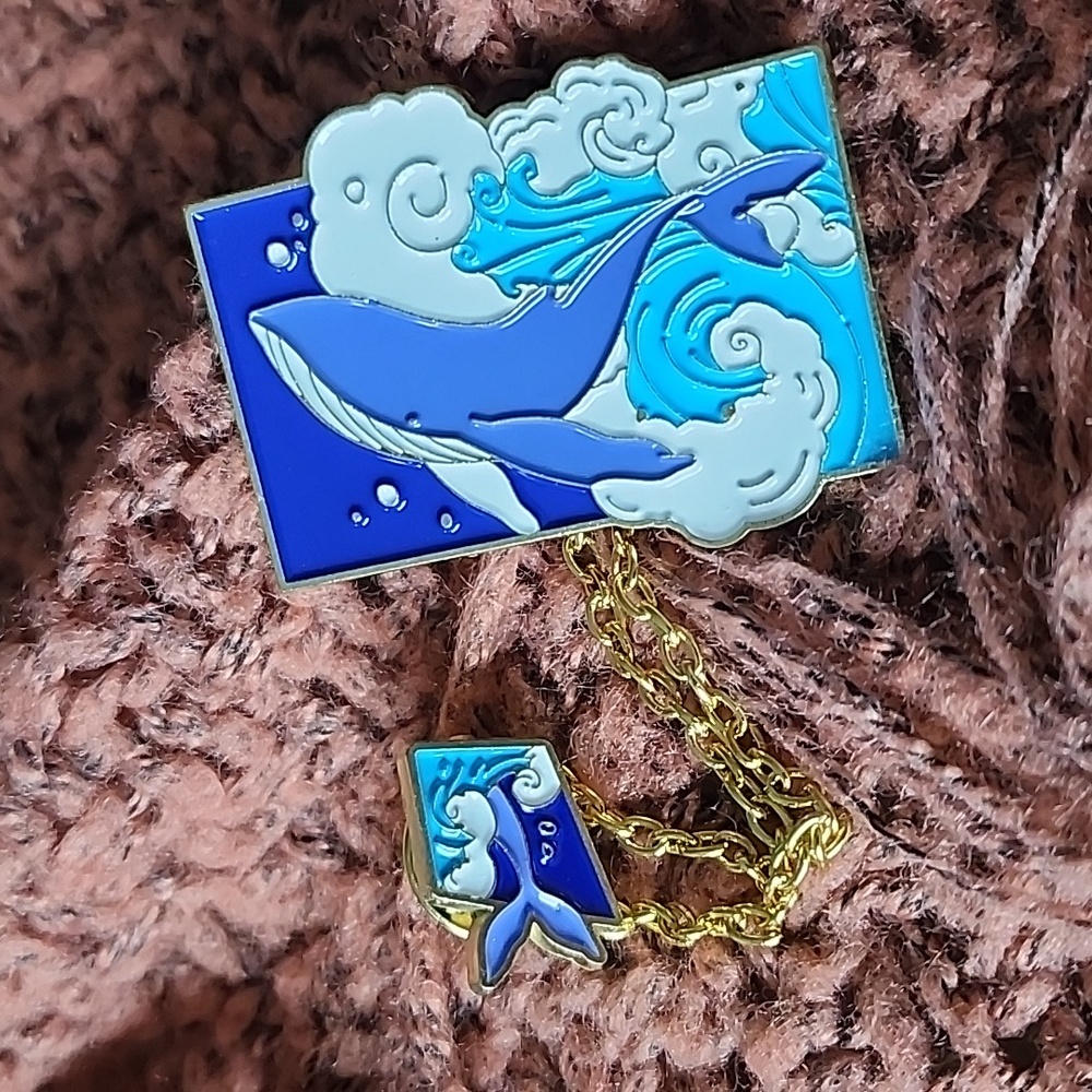 Whale pin - Picture 1 of 3
